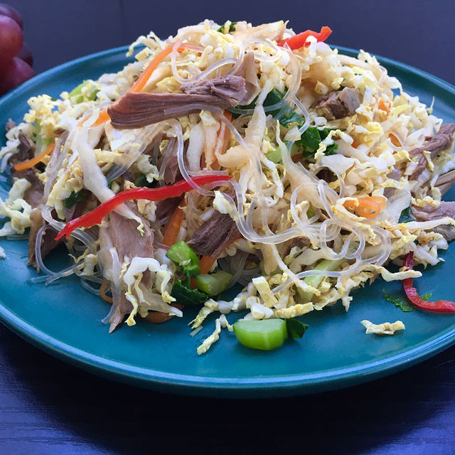 鸽胸肉拌白菜