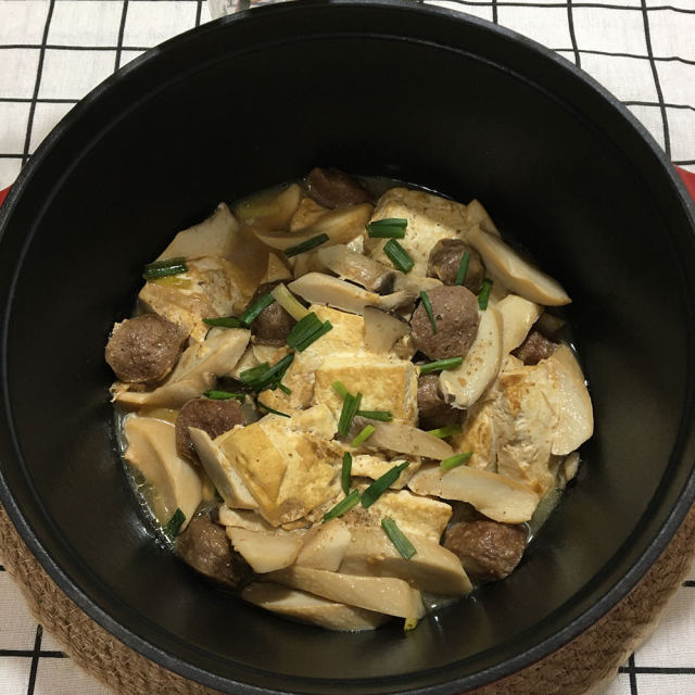 牛肉丸菌菇炖豆腐