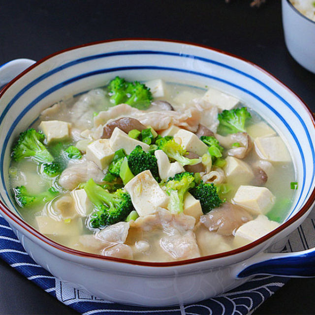菌菇豆腐肉片汤