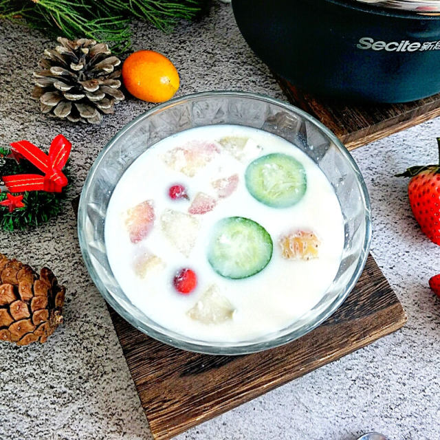 圣诞美味蜜汁水果炖牛奶