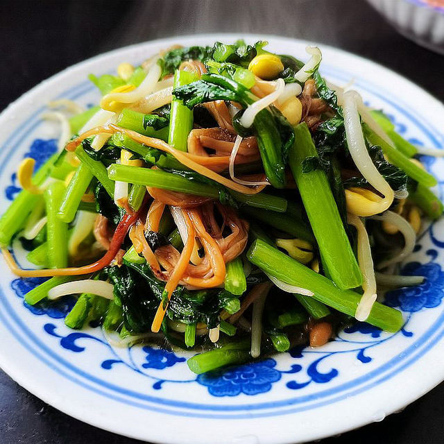 黄豆芽金针菇茼蒿菜