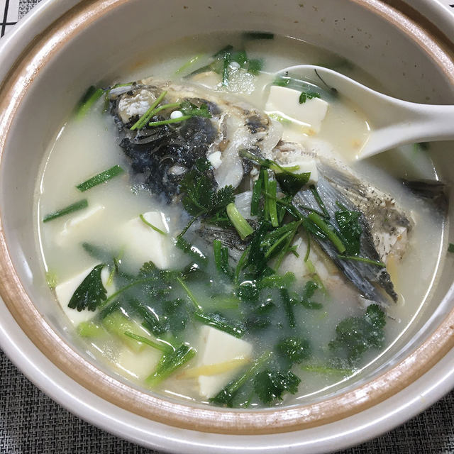 花鲢鱼头豆腐煲