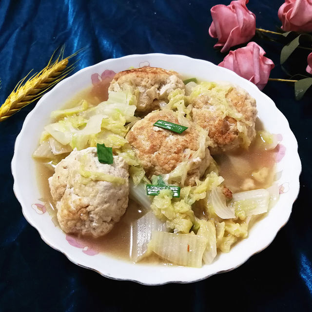 白菜炖豆腐肉圆