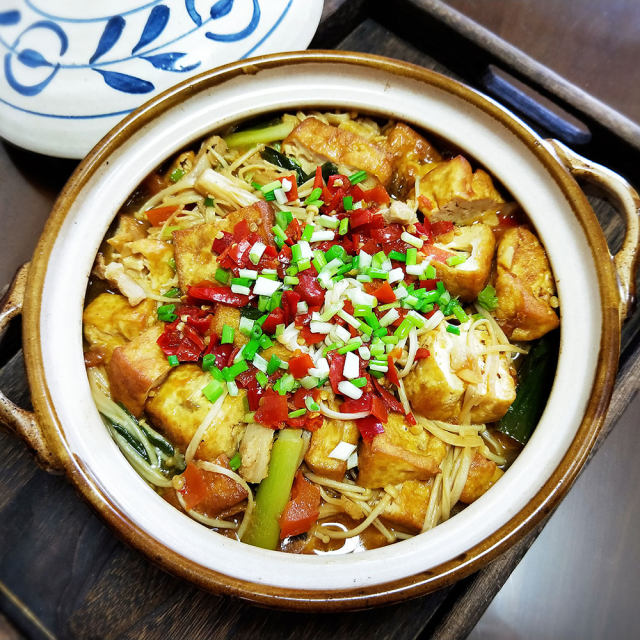 金针菇炖豆腐 