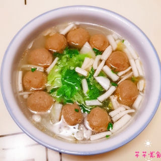 白菜海鲜菇牛肉丸汤