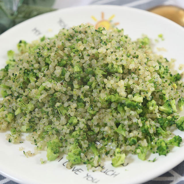 藜麦西蓝花炒饭