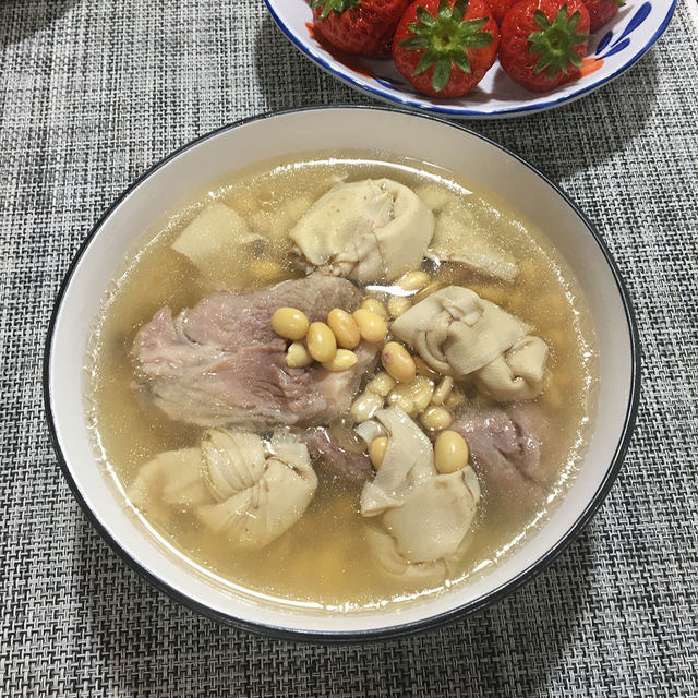 黄豆百叶结煲棒骨