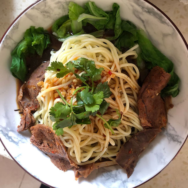 牛肉白菜拌面