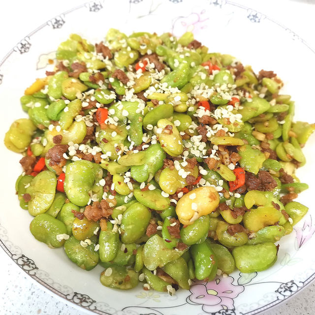 火麻仁肉末炒鲜蚕豆