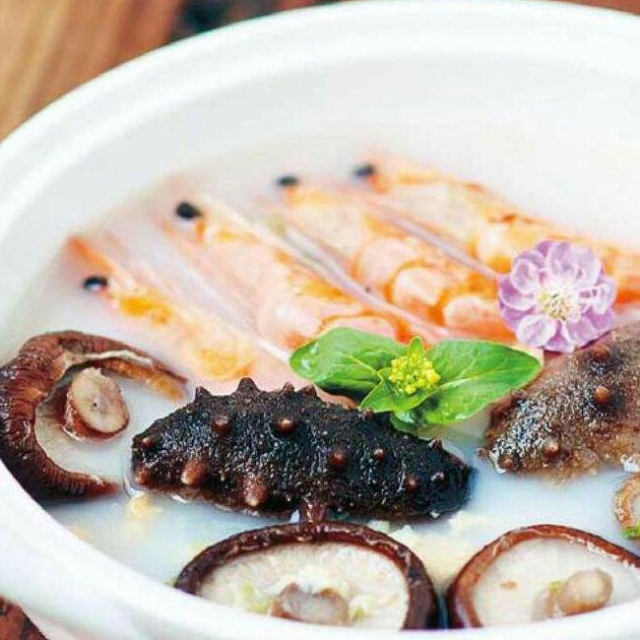 鲜奶虾海参汤