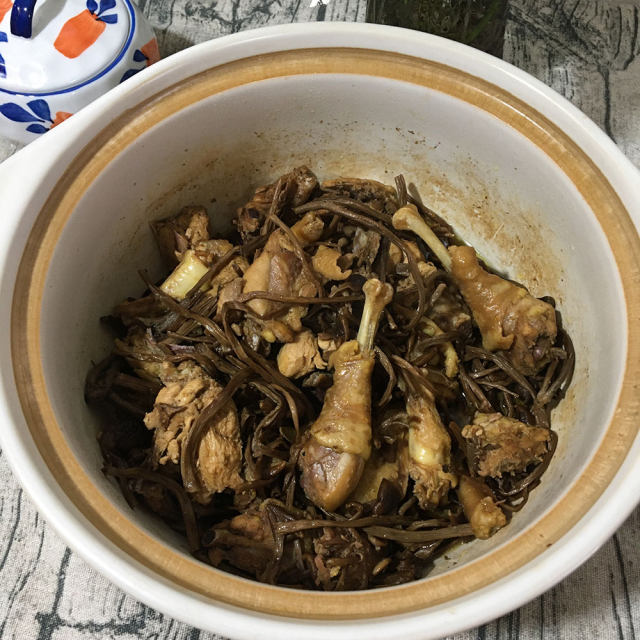 茶树菇焖鸡