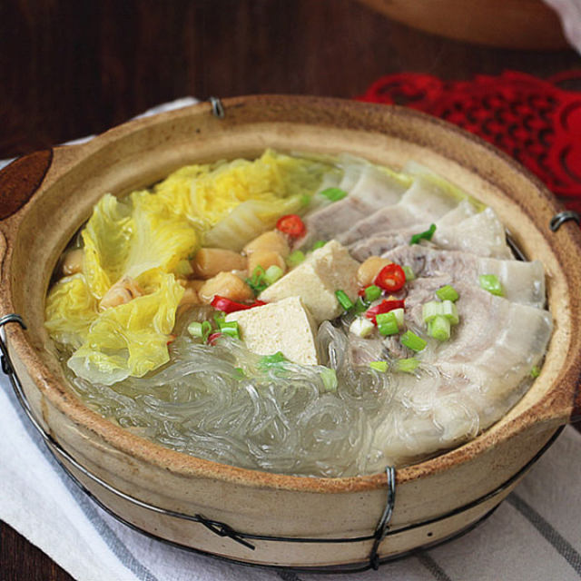 砂锅白菜白肉炖冻豆腐