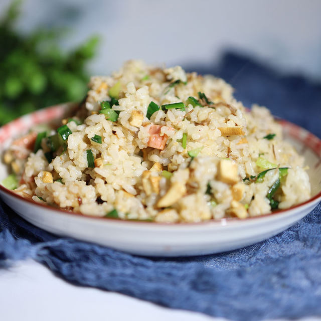 韭菜心黄瓜炒饭