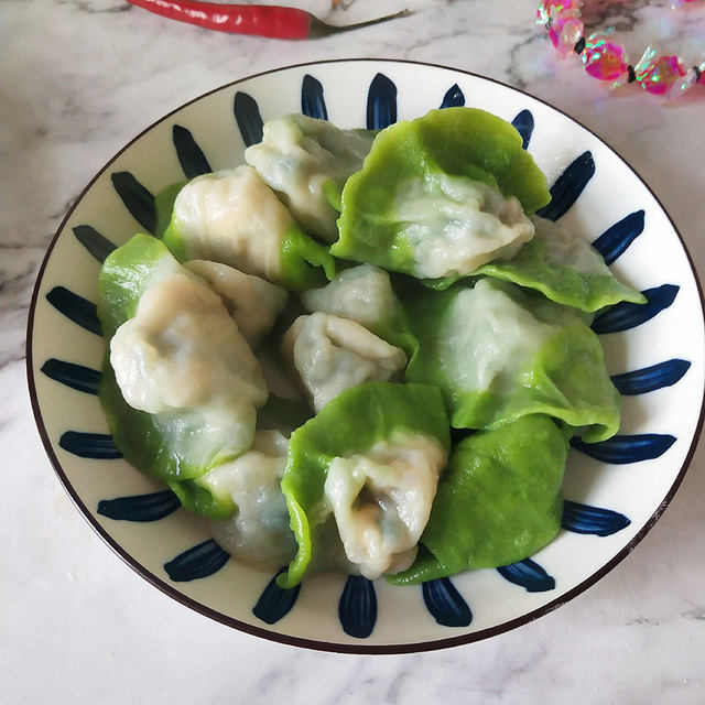 菠菜鸡蛋粉条馅双色饺子