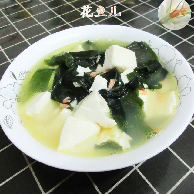 小虾米裙带菜豆腐汤
