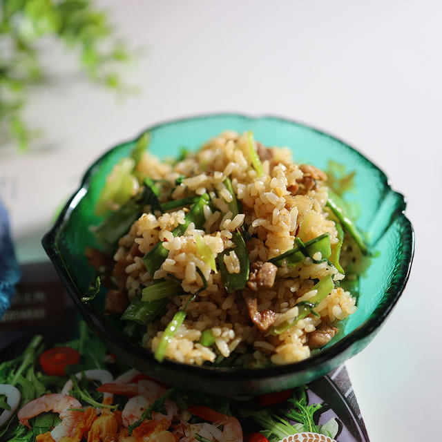 芹菜荷兰豆肉片炒饭