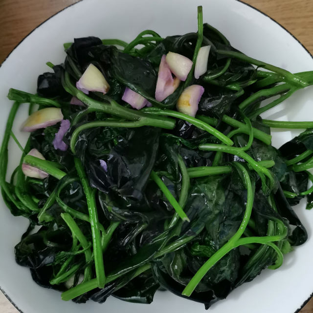 蒜炒紫背菜