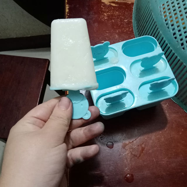 AD钙酸奶冰激凌