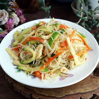 三絲豆腐炒粉幹清水淡竹球菜炒粉幹祺媽雨夕雞蛋包菜野筍炒粉幹朱朱