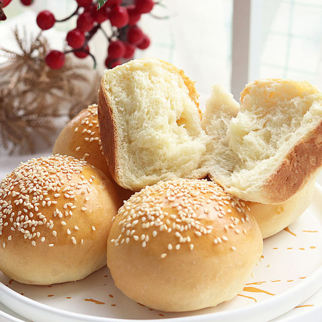 无比柔软的奶香小面包，做法巨简单！
