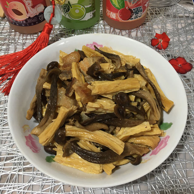 肉片炒菌菇腐竹
