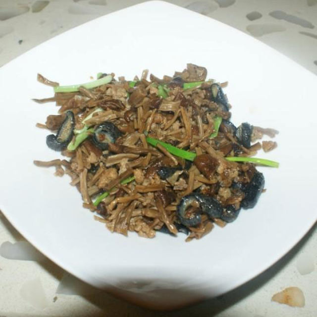 茶树菇肉末炒海参