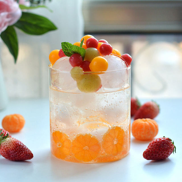草莓芒果橘子冰饮