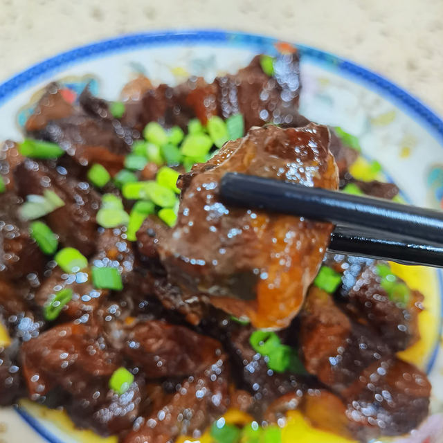 酱烧牛腩