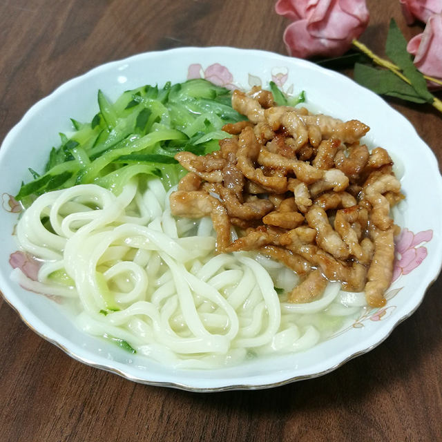 黄瓜肉丝面