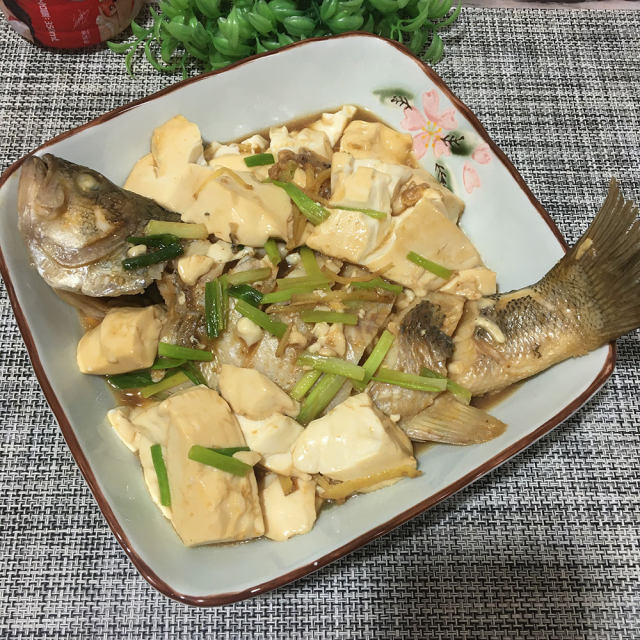 豆腐炖鲈鱼
