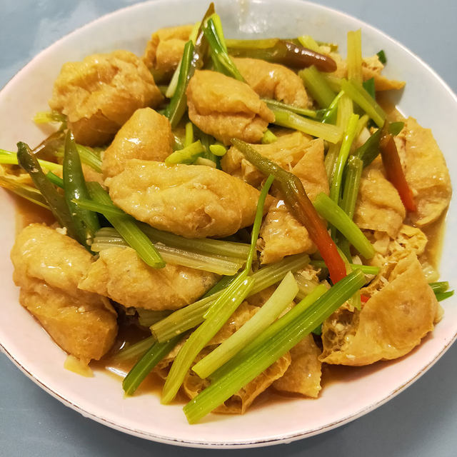 芹菜炒豆泡