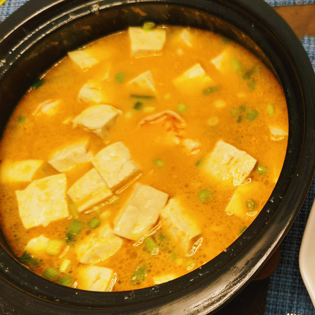 “蟹黄”豆腐煲