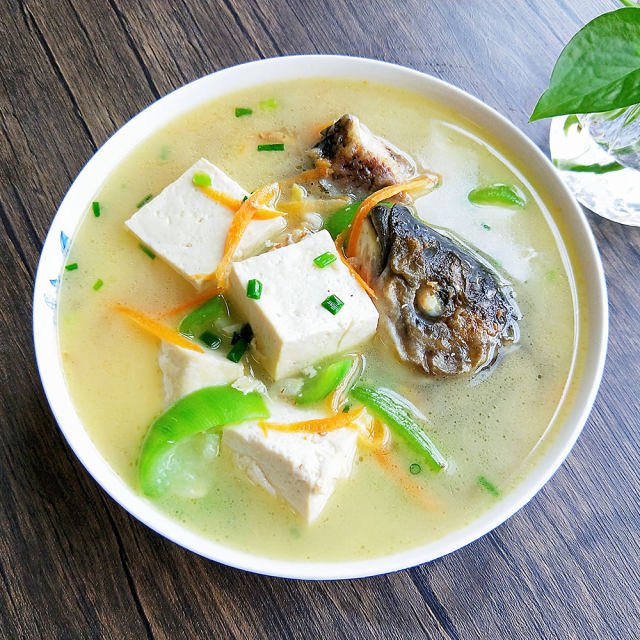 丝瓜豆腐鱼头汤 