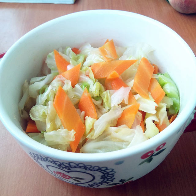 圆白菜拌胡萝卜