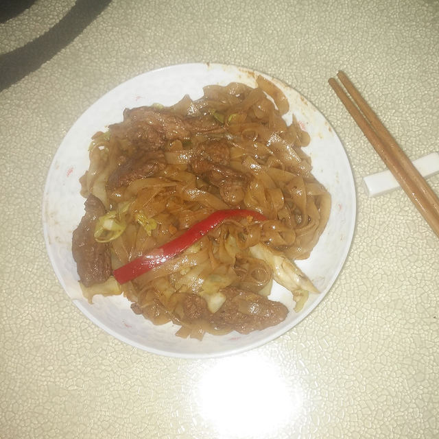 炒牛肉河粉