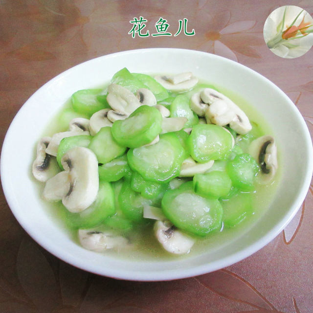 蘑菇炒棱角丝瓜