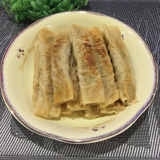 肉末芹菜豆皮锅贴