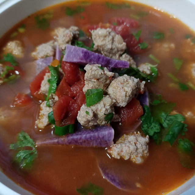 “润燥好汤”肉丸紫山药番茄汤