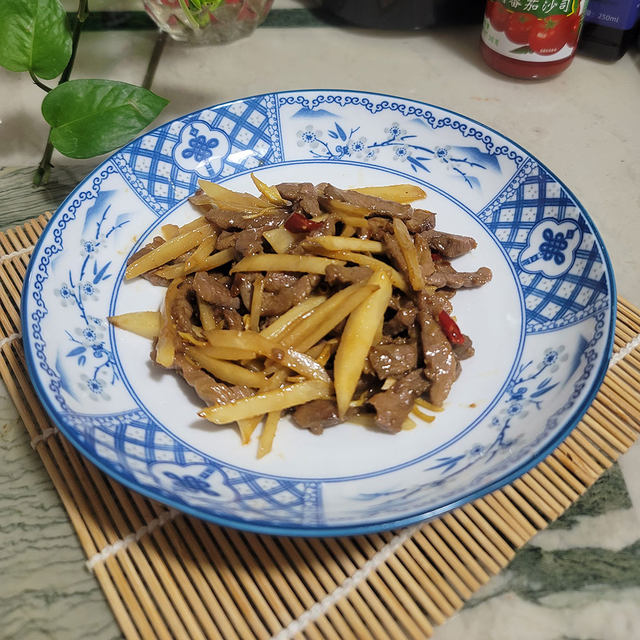 腌酸姜炒鸭肉丝