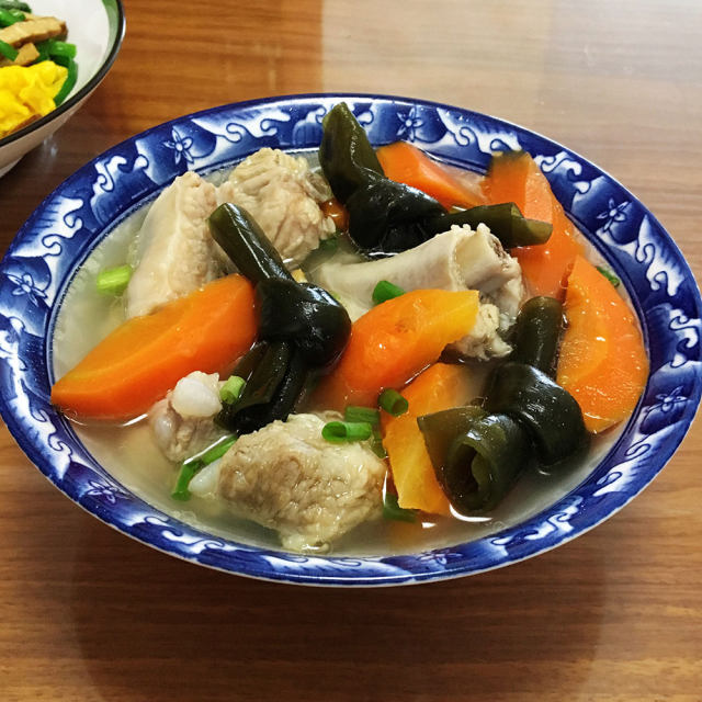 胡萝卜海带排骨汤