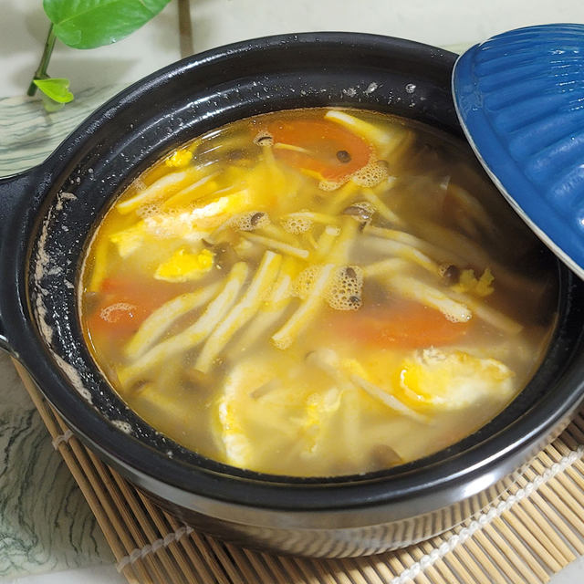 蟹味菇番茄鸡蛋汤