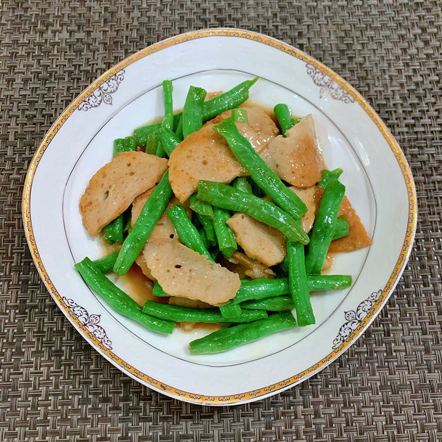 豆角炒肉饼