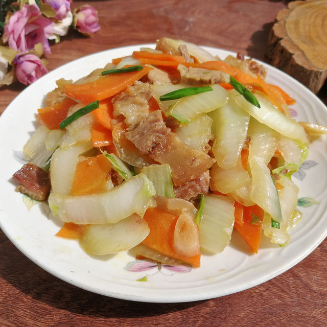 胡萝卜青菜炒回锅肉