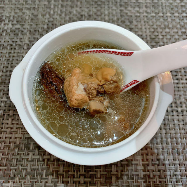 排骨羊肚菌汤