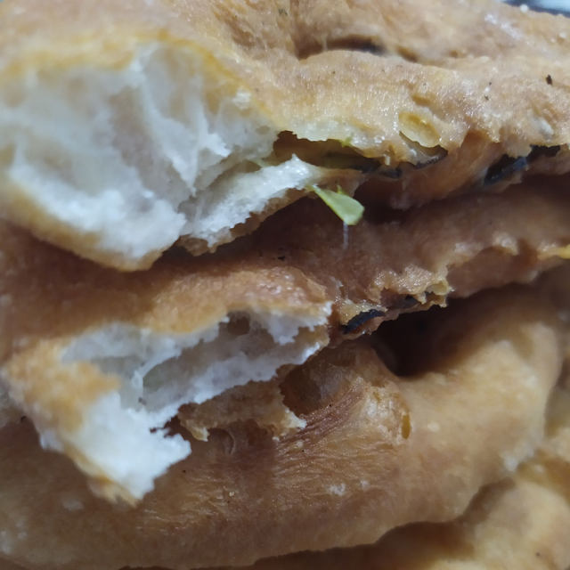 炸油饼-配豆浆豆腐脑或紫菜汤的早餐饼