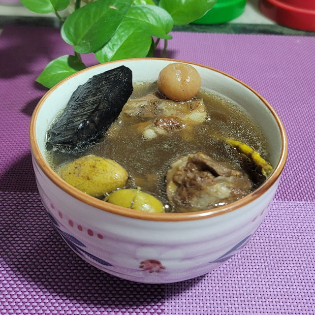 灵芝青橄榄猪骨汤