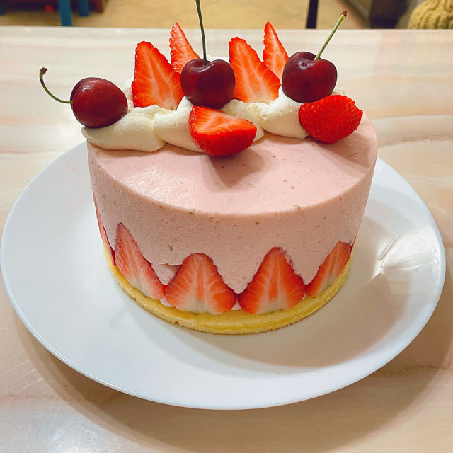 三重夹心草莓慕斯蛋糕