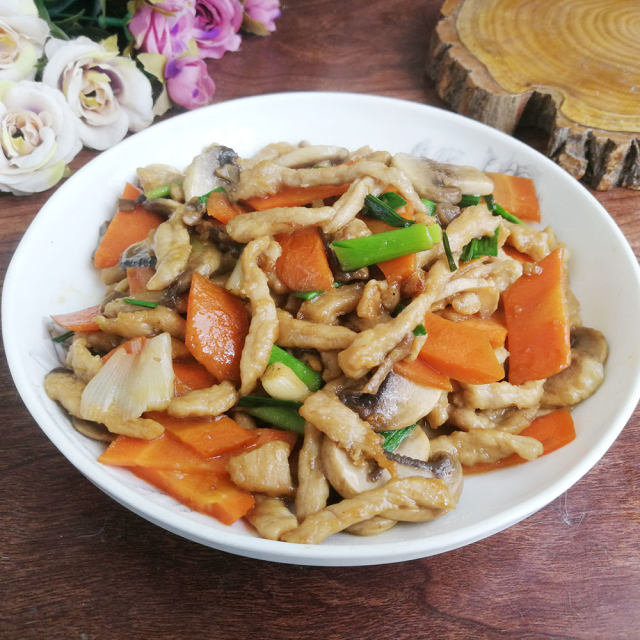 蘑菇胡萝卜炒肉丝