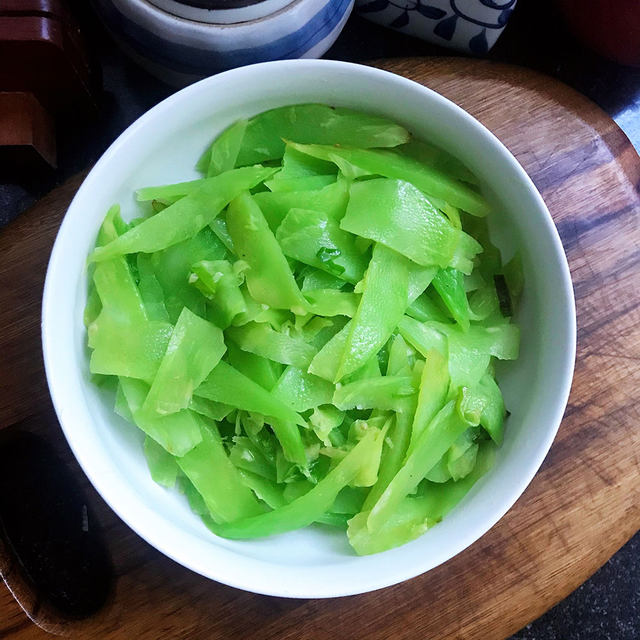 鸡枞油炒笋片