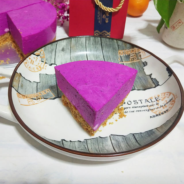 Dragon fruit yogurt mousse cake